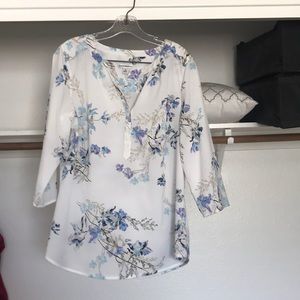 Women’s floral blouse 👚
